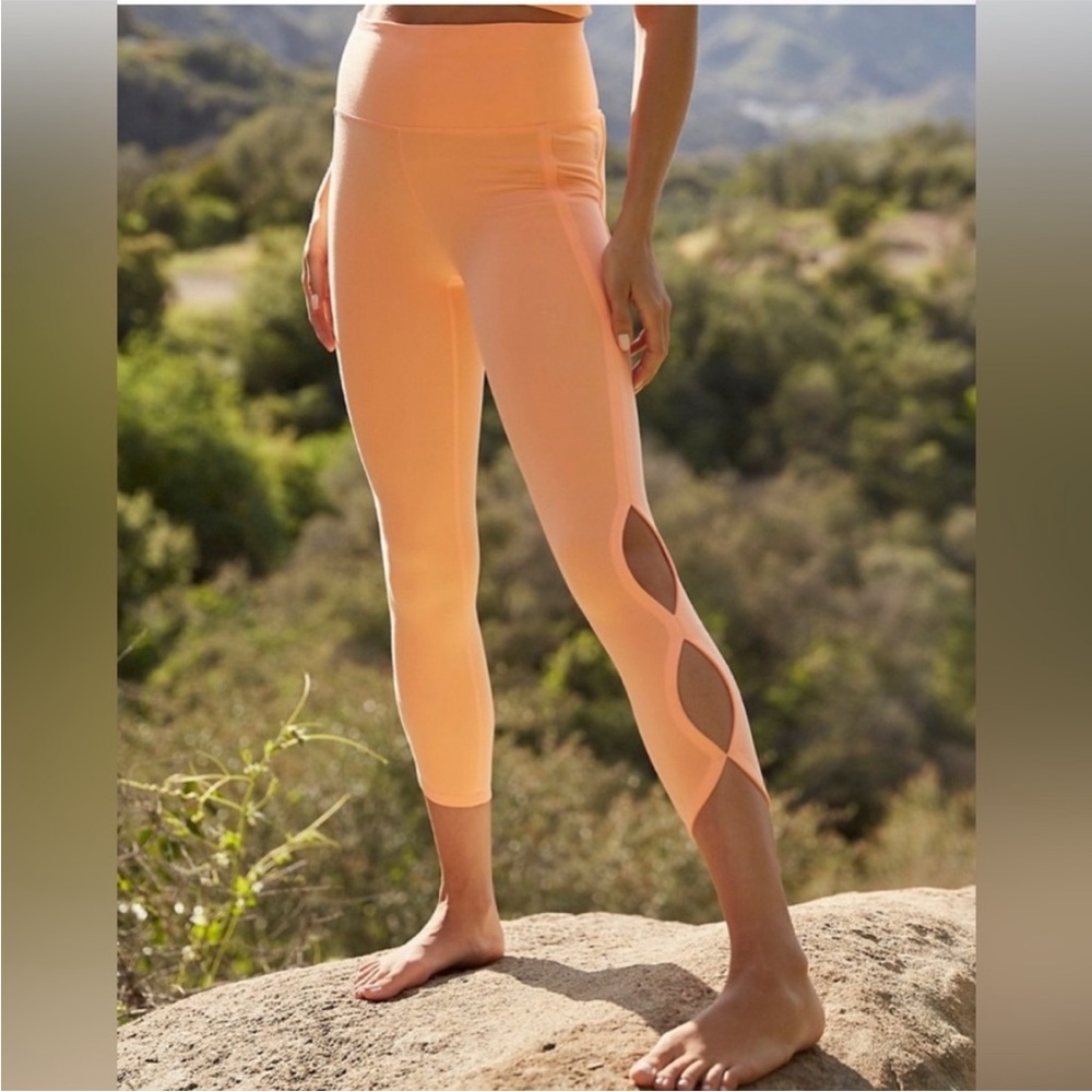 FREE PEOPLE FP Movement $98 Peach Infinity Leggings High-Rise NWOT